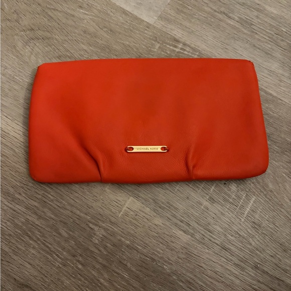 MICHAEL Michael Kors Orange Clutch with Gold Chain - Picture 4 of 10